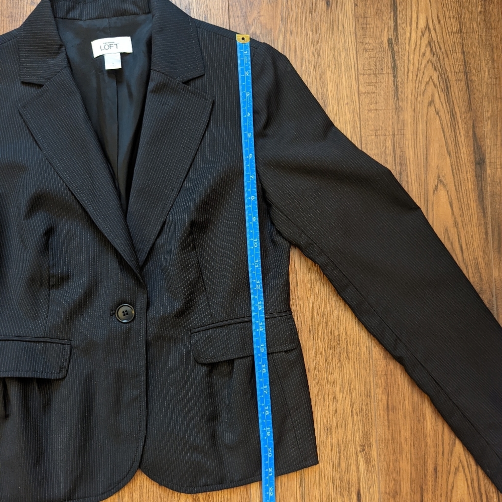 🔥Ann Taylor LOFT Navy Blazer - Picture 11 of 11